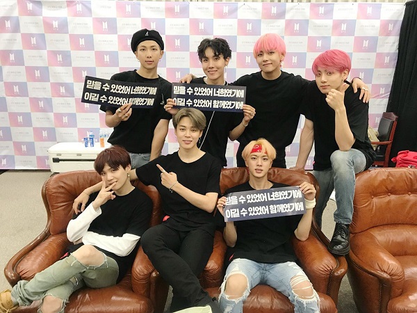 Trở thành 'ông hoàng Youtube' với 'Idol', fan hâm một phát cuồng với đêm nhạc mở màn một loạt tour diễn của BTS