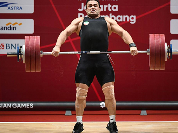VĐV Iran phá kỷ lục thế giới tồn tại lâu nhất trong môn cử tạ