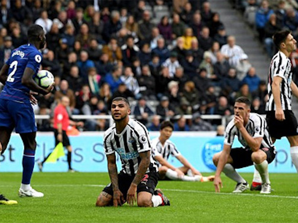 Chelsea nhọc nhằn hạ Newcastle trong ngày Yedlin sắm vai người hùng và tội đồ