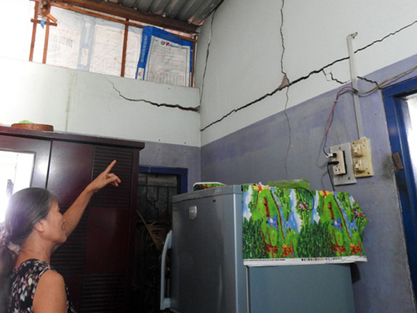 Làm đường, hư nhà dân sao không bồi thường?