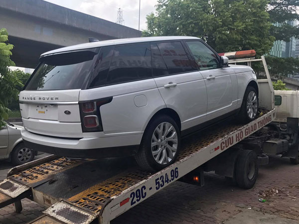 SUV hạng sang Range Rover 2018 về Việt Nam giá 8,9 tỷ đồng
