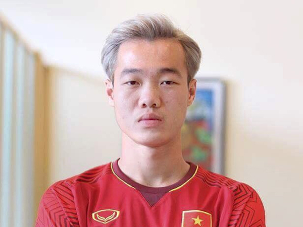 Ảnh chế Olympic Việt Nam nhuộm tóc bạch kim giống Văn Toàn