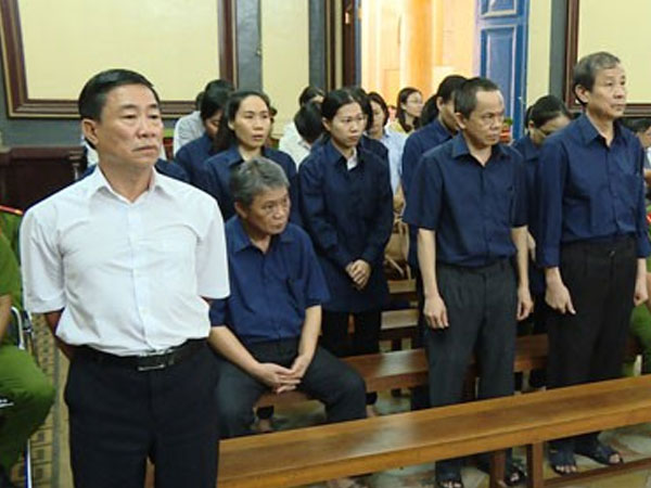 Bà Hứa Thị Phấn lũng đoạn ngân hàng ra sao?