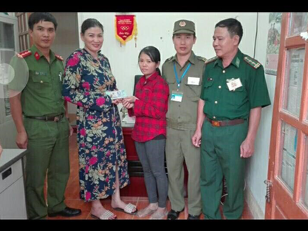 Cảm động người phụ nữ nghèo trả lại 26 triệu đồng tiền đánh rơi