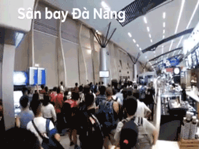 Clip: Hành khách ở sân bay Đà Nẵng hồi hộp chờ tiếng còi kết thúc trận Tứ kết của Olympic Việt Nam rồi cùng ăn mừng trước khi lên máy bay