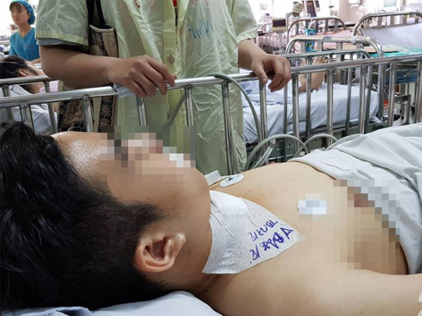 Giành giật mâm cúng cô hồn, thiếu niên 12 tuổi đâm con chủ nhà thủng cổ