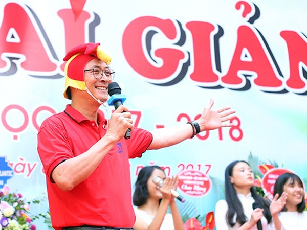 Hiệu trưởng nhảy hiphop, hóa gà trống chia sẻ bí kíp để khai giảng không còn là những cái ngáp dài