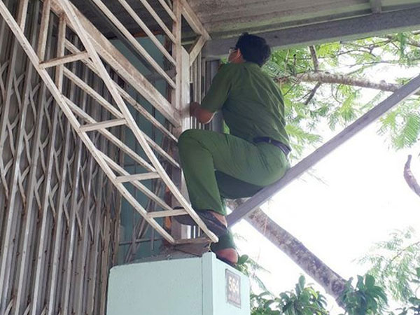 Nghi cả nhà bị đánh thuốc mê, tiệm điện thoại bị 'dọn' sạch
