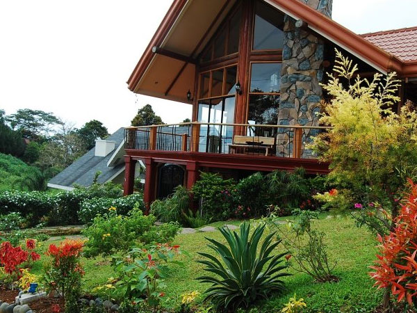Nữ đại gia đau lòng phát hiện chồng lập 'hậu cung' trên núi