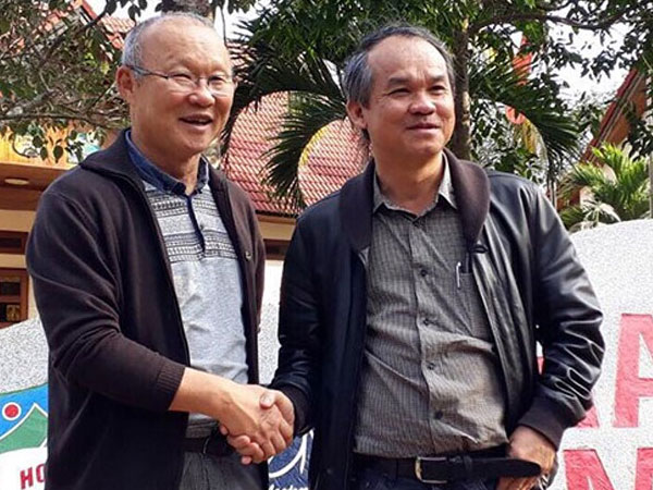 Quang Hải - Công Phượng thăng hoa, Bầu Đức - Bầu Hiển lầm lũi lo ngàn tỷ