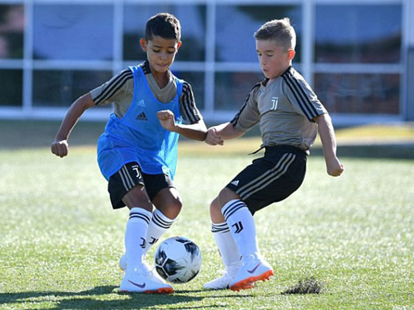 Con trai Ronaldo gia nhập đội U9 Juventus