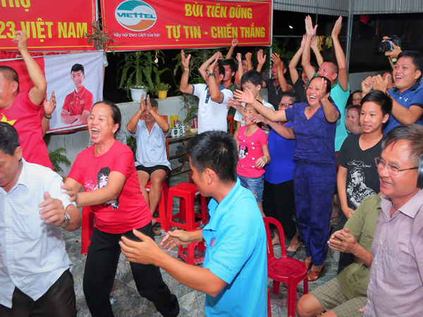 Fanzone lập vội tại quê nhà tuyển thủ Olympic VN trước trận bán kết