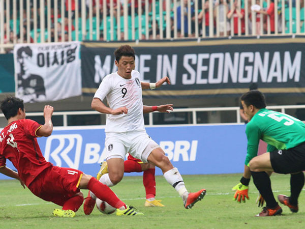HLV Phan Thanh Hùng: Olympic VN thua, không thể chê riêng các tiền vệ