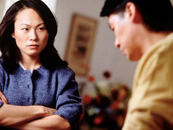 Mẹ chồng tương lai hắt cả chậu nước vào mặt chỉ vì tôi trót nhờ bạn trai… rửa bát cùng