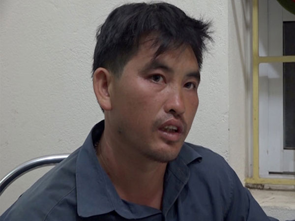 Người đàn ông giấu 2 bánh heroin trong cạp quần