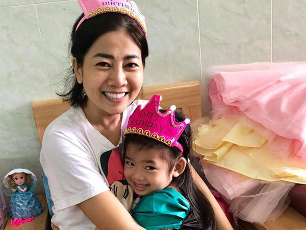 Niềm hạnh phúc giữa cơn bạo bệnh, con gái Mai Phương được hỗ trợ chi phí học tập tới lớp 12