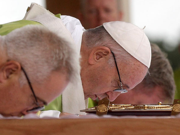 Tòa thánh Vatican bị tố che đậy vụ linh mục xâm hại tình dục trẻ em