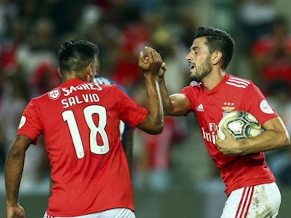 Benfica, PSV vào vòng bảng Champions League