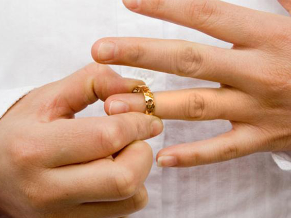 Chú rể đòi ly hôn 2h sau đám cưới chỉ vì cô dâu đăng ảnh hôn lễ lên mạng