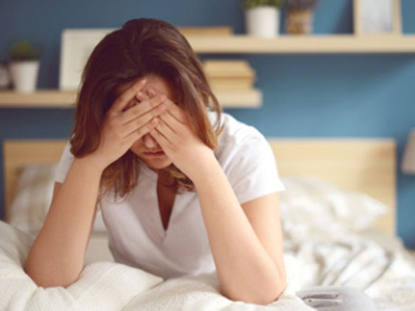 Dâu trẻ 'hết hồn' vì bố chồng bị vảy nến vẫn đòi dùng chung khăn mặt, mẹ chồng cả mùa hè mới tắm 11 lần