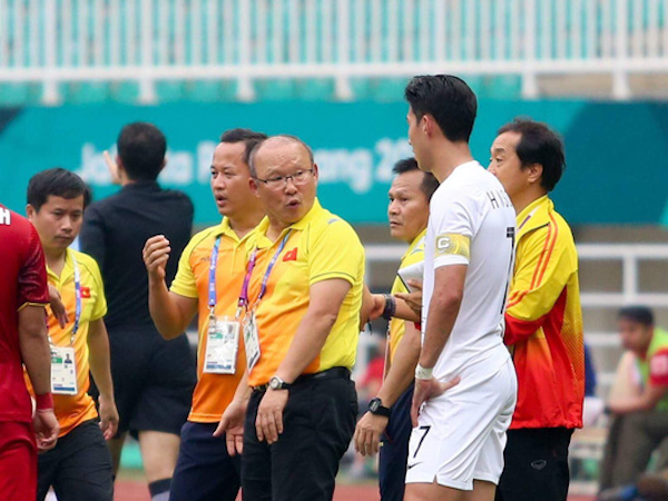 Son Heung-min âm thầm 'nghe lén' chiến thuật của Việt Nam, bị HLV Park Hang Seo phát hiện