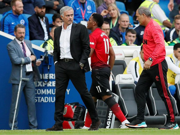 Tin Mourinho 'bay ghế', Martial ký tiếp 5 năm với MU