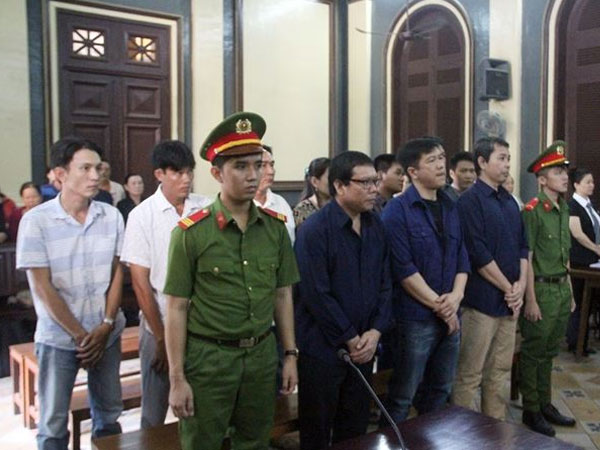 Xử vụ mua bán 'logo xe vua': Không ai bị truy tố tội nhận hối lộ