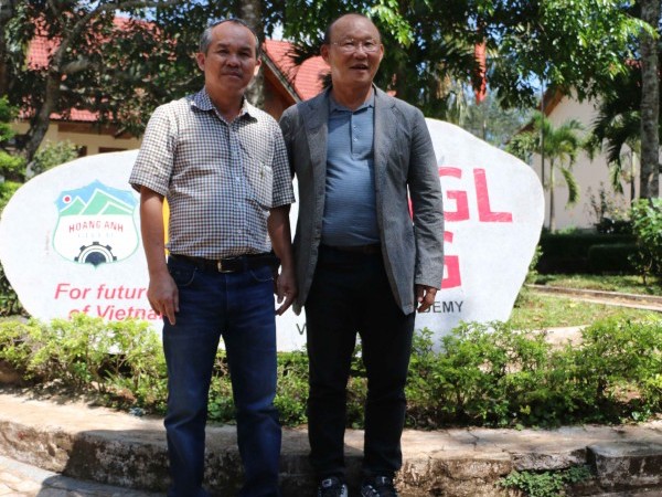 Bầu Đức hỏi, ông Park trả lời: 2 năm, 18 tỷ tạo 'địa chấn' châu Á!