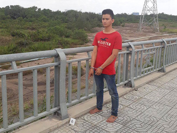 Bị truy đuổi lúc rạng sáng, kẻ trộm nhảy sông hòng tẩu thoát ở Sài Gòn