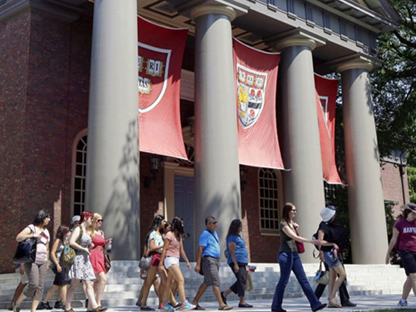 Bộ Tư pháp Mỹ tố Harvard phân biệt đối xử với sinh viên gốc Á