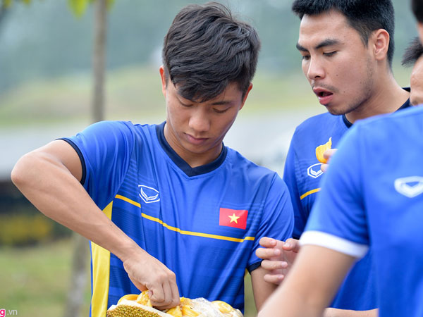 Đức Huy, Văn Đức háo hức khi được ăn mít trên đất Indonesia