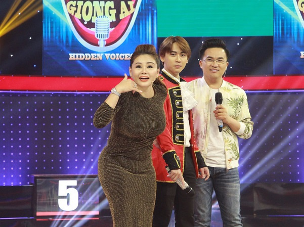 Giọng ải giọng ai tập 6: Mai mối con gái cho thí sinh điển trai, Lê Giang nhận cái kết 'ê mặt'