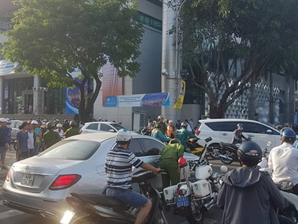 Kiều nữ lái xế sang trong tình trạng phê 'bóng cười'