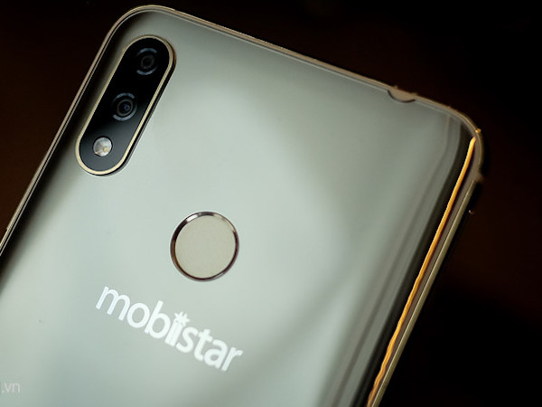 Mobiistar X ra mắt ở VN - dáng giống iPhone X, giá 4,5 triệu đồng