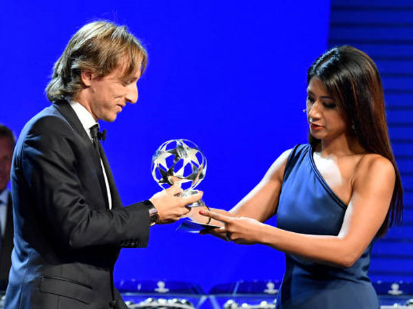 Modric vượt Ronaldo, giành danh hiệu cầu thủ hay nhất mùa giải 2017/18