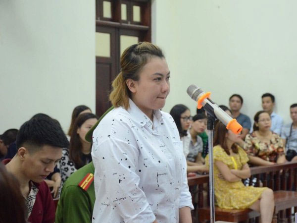 Người mẹ kế thừa nhận đồng thuận việc chồng đánh con riêng: ‘Bị cáo rất ân hận trước việc làm của mình, việc đánh cháu K. là không đúng’