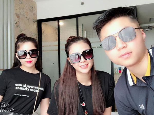 Bạn gái tin đồn sang Indonesia cổ vũ trung vệ Bùi Tiến Dũng