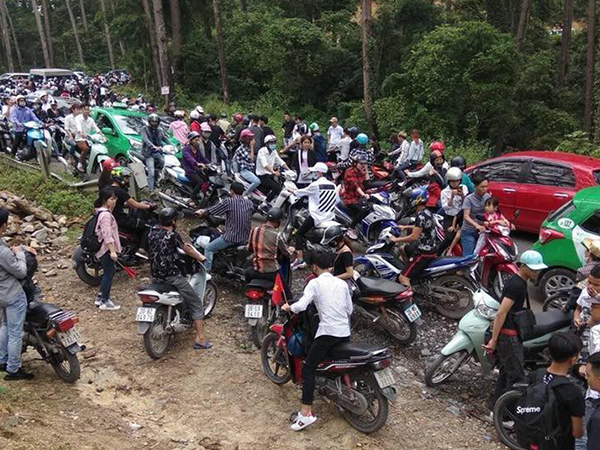 Đường lên Tam Đảo và Mộc Châu kẹt cứng ngày lễ, nhiều phượt thủ muốn quay về cũng bó tay