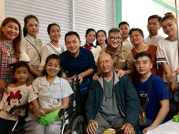 Mai Phương, Lê Bình bật khóc khi Đàm Vĩnh Hưng, Lệ Quyên đến thăm