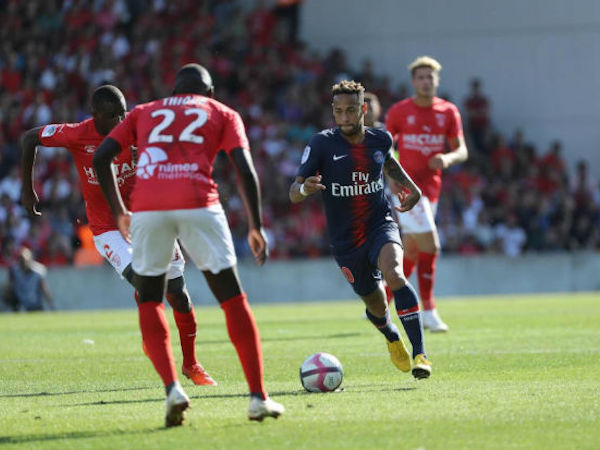 Nimes 2-4 PSG: Điên rồ 6 bàn thắng và 2 thẻ đỏ