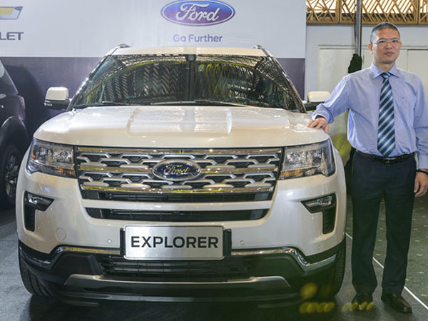 Đại lý bán Ford Explorer 'bia kèm lạc' hơn 200 triệu đồng