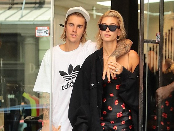 Hôn thê Justin Bieber: 'Tôi cố hết sức để lờ đi những lời tiêu cực'