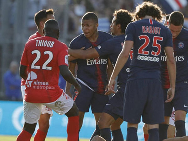 Video: Kylian Mbappe dính thẻ đỏ vì hung hãn với đối phương