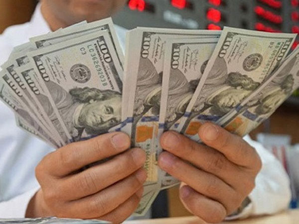 Các ngân hàng đồng loạt tăng giá USD