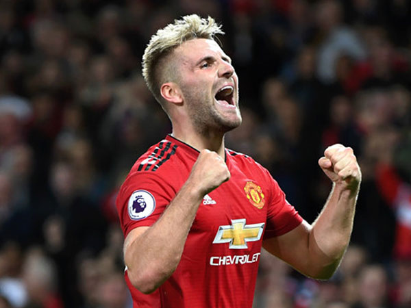 Đánh bại Pogba, Luke Shaw khép lại một tháng thần kỳ cùng MU