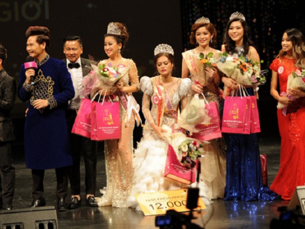 Hoa hậu Việt Nam Thế giới 2018 - Dy Khả Hân ngất xỉu ngay phút đăng quang