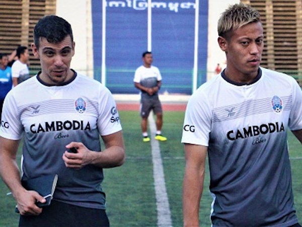 Keisuke Honda có buổi tập đầu tiên cùng tuyển Campuchia
