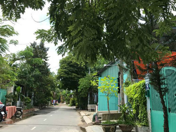 Tôi sai lầm vì xây biệt thự hoành tráng giữa xóm nghèo
