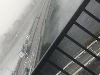 Video: Bão Jebi cuốn bay ôtô với sức gió gần 220 km/h