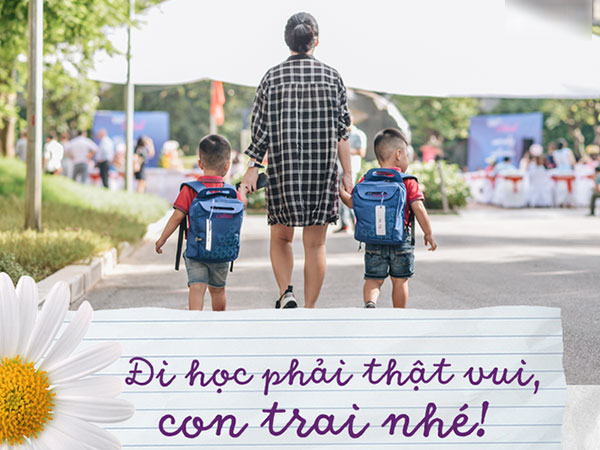 Chàng trai của mẹ, mẹ cảm thấy mình vụng về và bối rối biết bao trong thế giới mới của con!